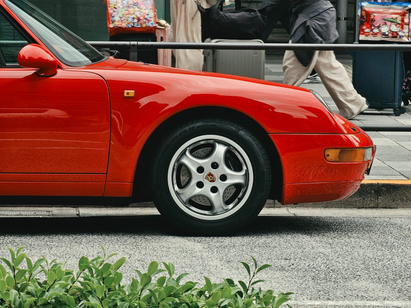 Close-up of a red Porsche 911 993 front wheel