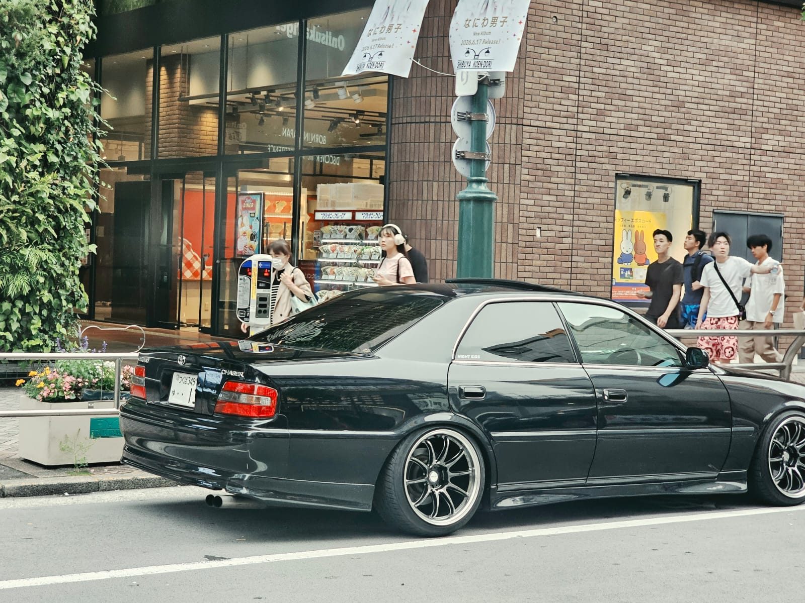 Black Toyota Chaser JZX100 parked on a Shibuya street